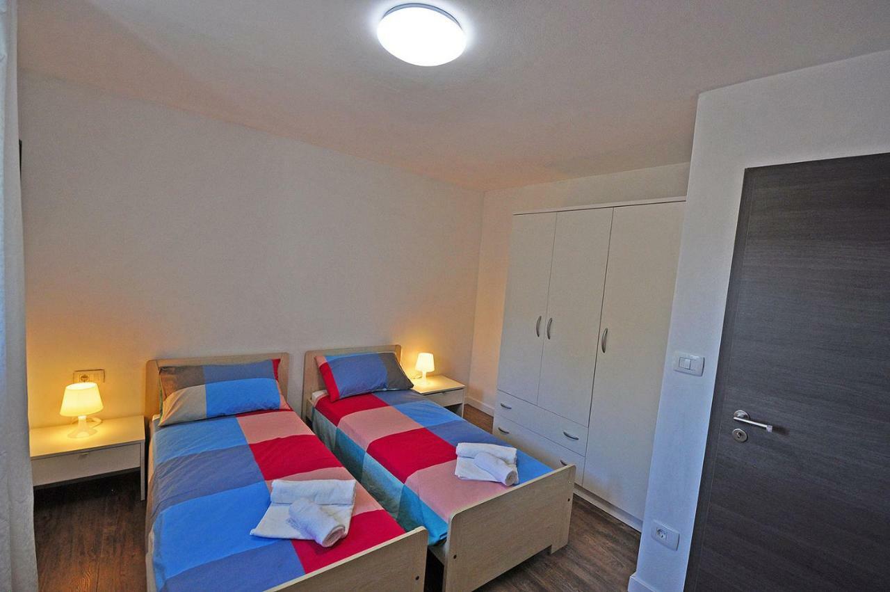 Apartment Dva Oriha Funtana Luaran gambar