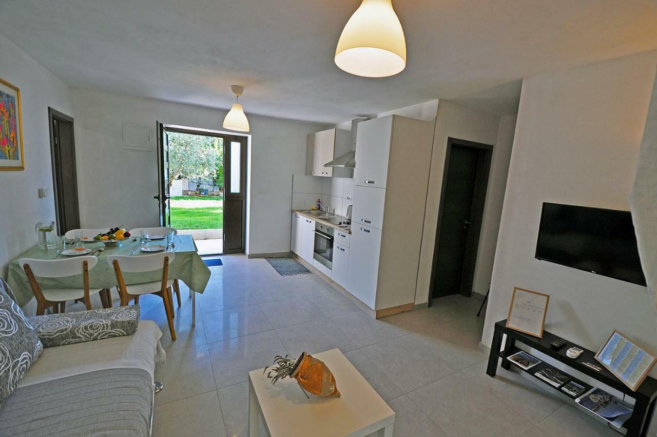 Apartment Dva Oriha Funtana Luaran gambar